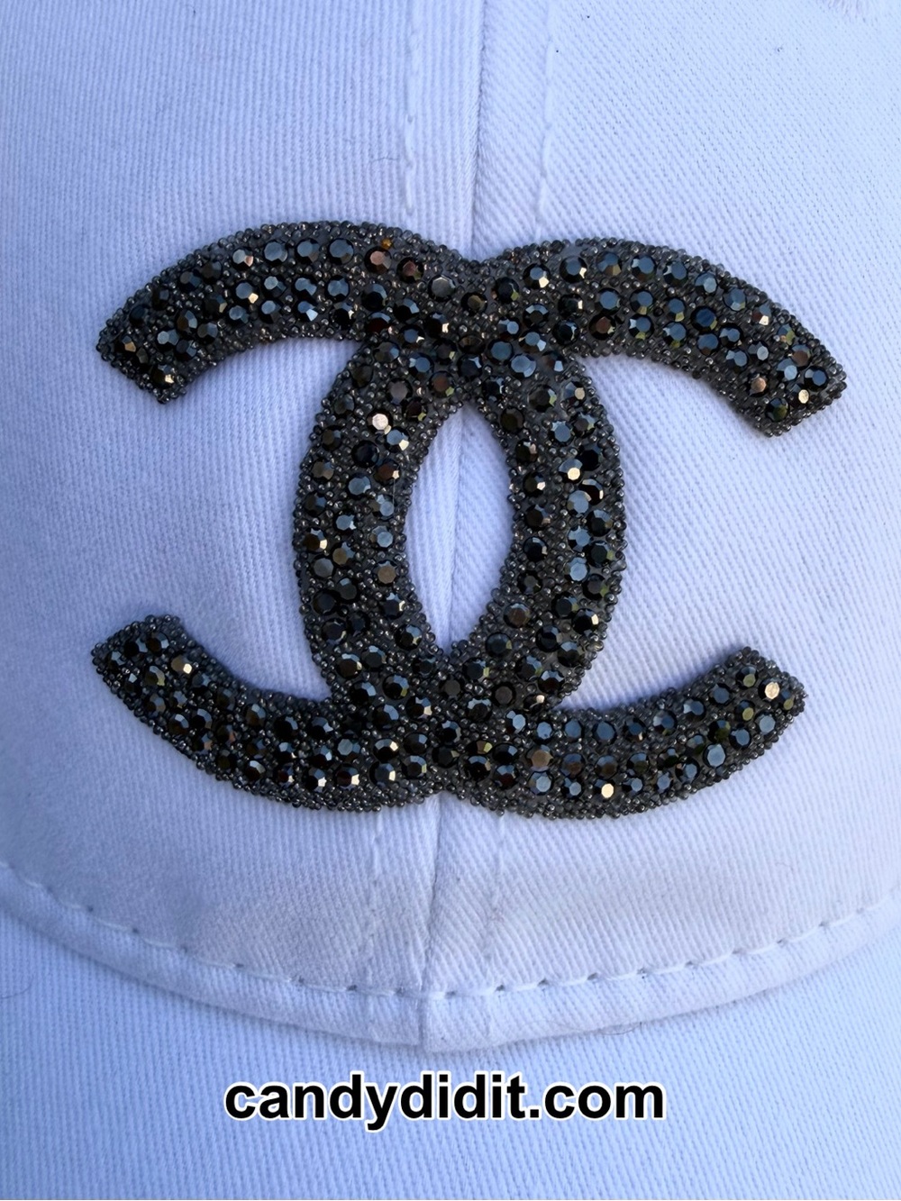 Stylish White Handmade Crystal-Embellished Baseball Cap with Interlocking Logo - Picture 5 of 11